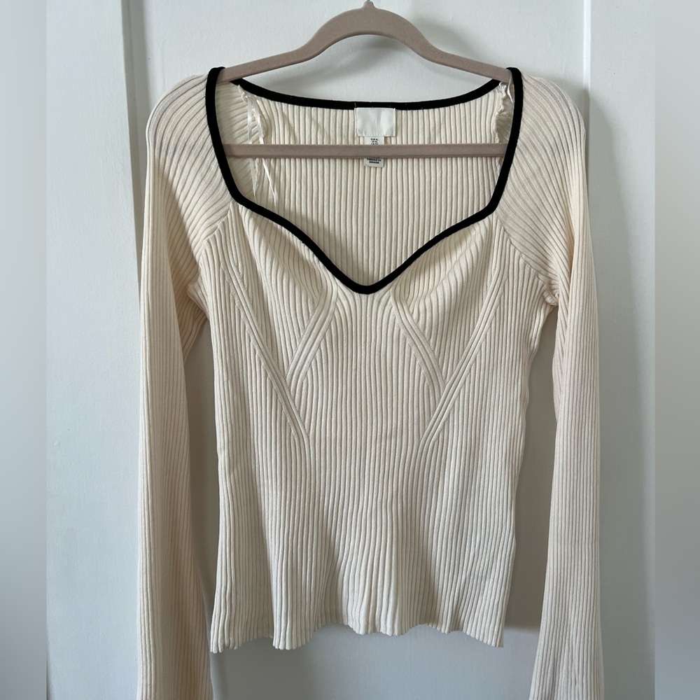 H&M Woman cream with black neck trim long sleeve top